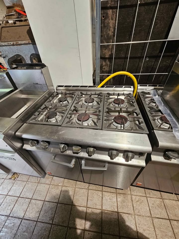 Falcon Dominator 6 Burner Natural gas oven